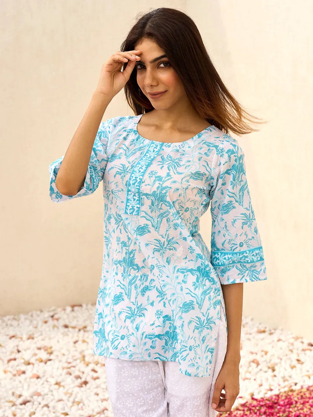 26865_09344e1e-72a5-4dba-9d23-9c5f84f8c11c.webp White Printed Cotton Straight Kurti - Image 1