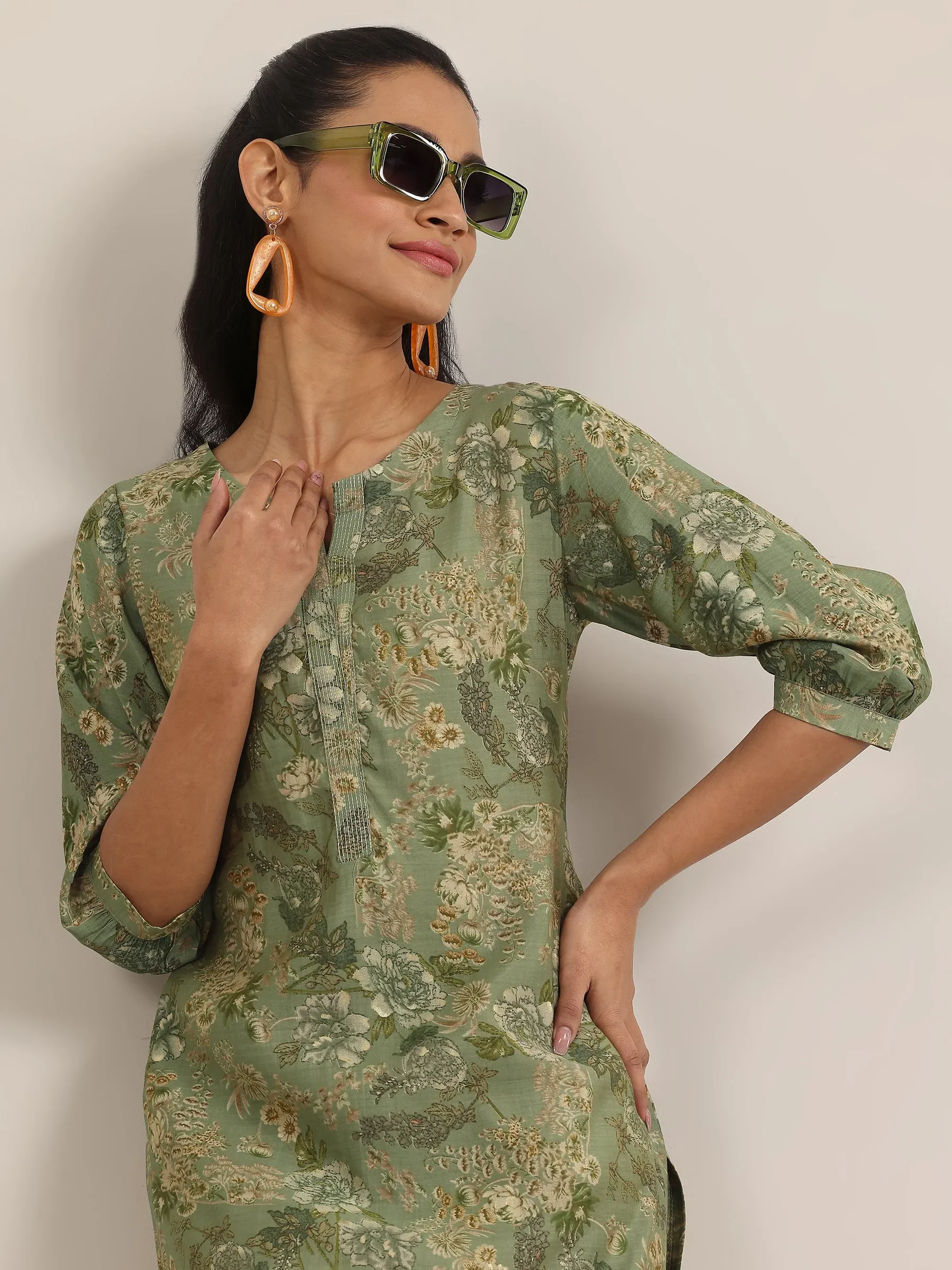 29477O_5Main.webp Green Printed Silk Blend Straight Kurta - Image 1