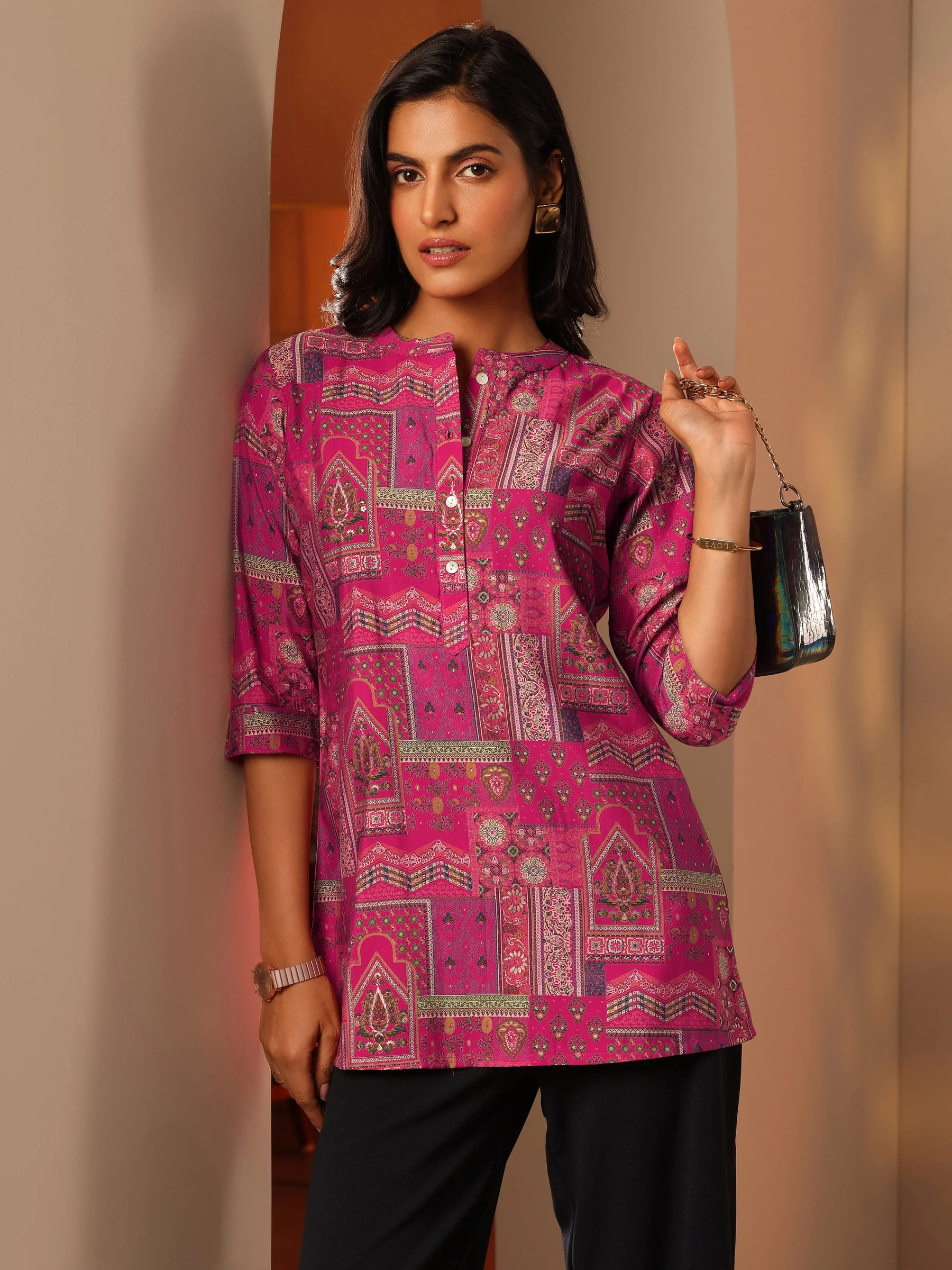 29742_5MAIN_2ba0fc20-55fe-4cb1-bf41-f9d30005a424.webp Pink Printed Silk Blend Straight Short Kurti - Image 1